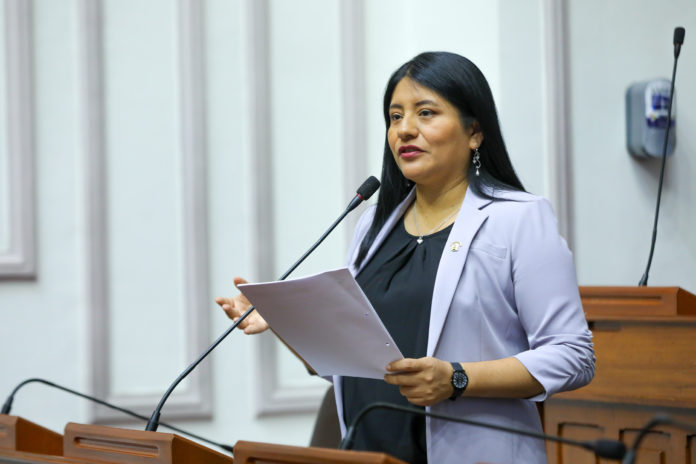 Esmeralda Nieves Limachi Esmeralda Nieves Limachi