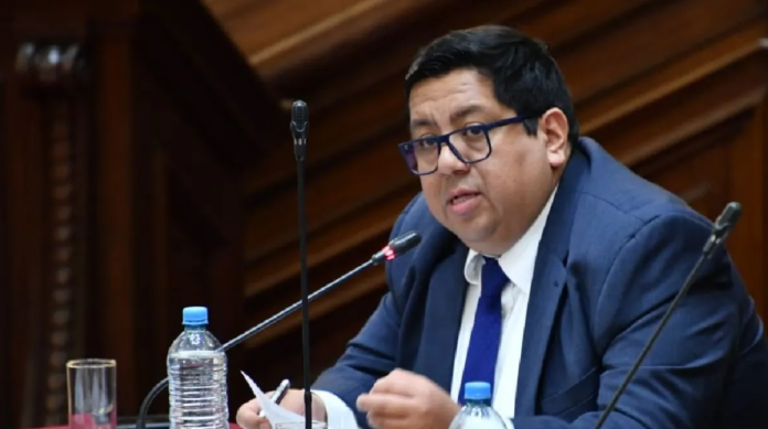 MEF insta a trabajadores de la salud para que no vayan a huelga