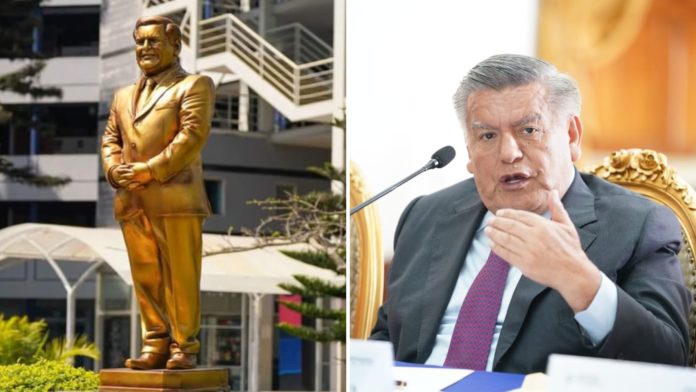 César Acuña anuncia que su estatua volverá a ser instalada