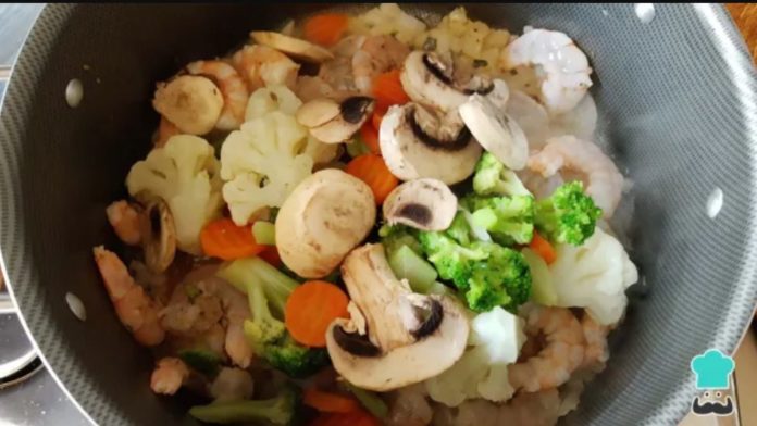 pasta con camarones y verduras