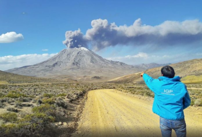 Volcán Ubinas baja de nivel de alerta naranja a amarillo