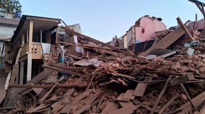 Nepal: 132 muertos y 110 heridos tras terremoto de magnitud 6,4