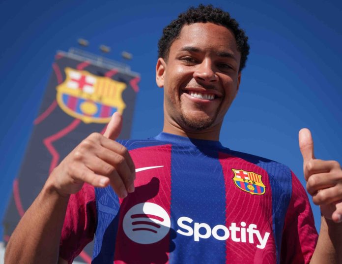 Vitor Roque tras llegar a Barcelona: 