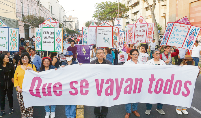 Peruanos protestan contra el Congreso, Dina Boluarte y Patricia Benavides