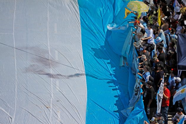 As&iacute; esperaron los seguidores de Javier Milei en el d&iacute;a de su asunci&oacute;n