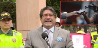 Estrella su camioneta para no ser asaltada