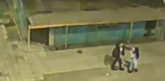 Golpea a pareja en plena calle