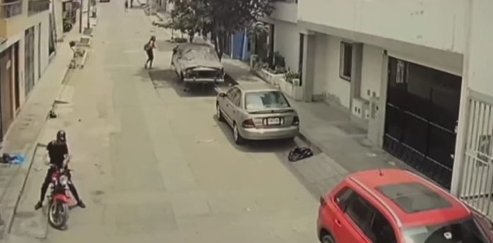 La asaltan y se desmaya