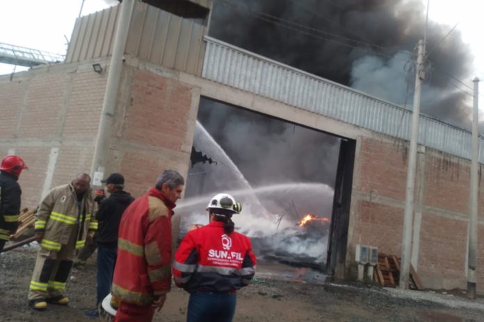 Sancionarán a empresa por incendio en Lurín