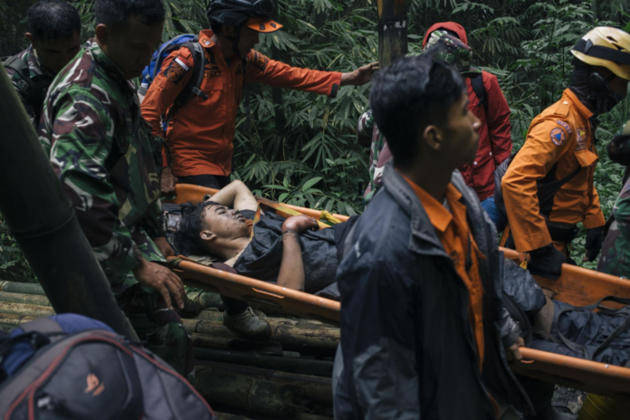 Volcán Marapi mata a 22 en Indonesia