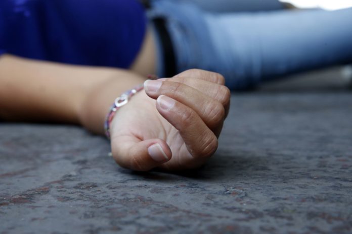 Mujer lucha por su vida tras ser quemada por su pareja