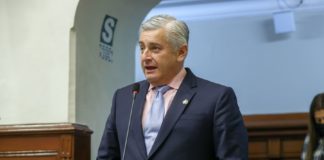 Fuerza Popular: Lizarzaburu suspendido por expresiones ofensivas