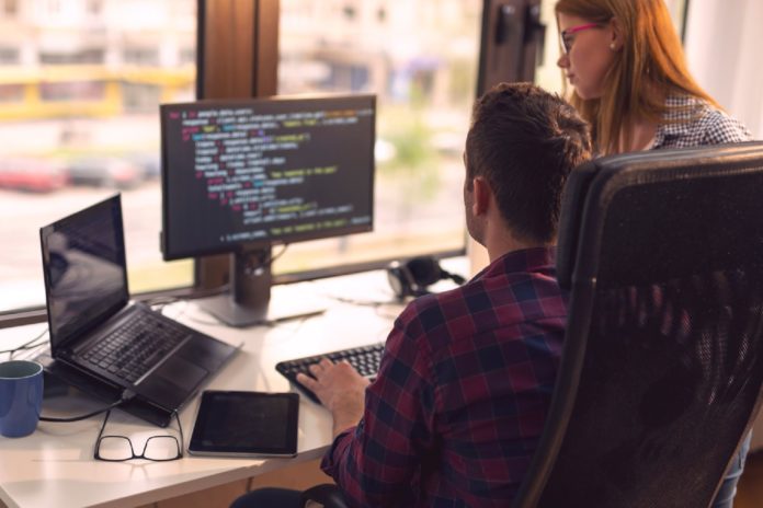 Empresas que implementaron IA creció 37% en 2023