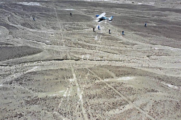 Tres líneas de Nasca son afectadas por avioneta que aterrizó de emergencia