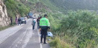 Auto cae al río Mantaro y desaparecen sus cinco ocupantes Auto cae al río Mantaro y desaparecen sus cinco ocupantes