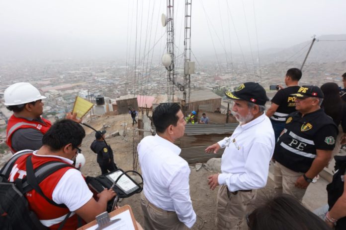 Ministro Arana lidera acción contra antenas cerca de cárceles