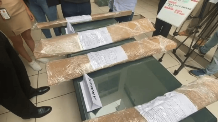 Policía captura a menores de edad con armas en Callao Policía captura a menores de edad con armas en Callao