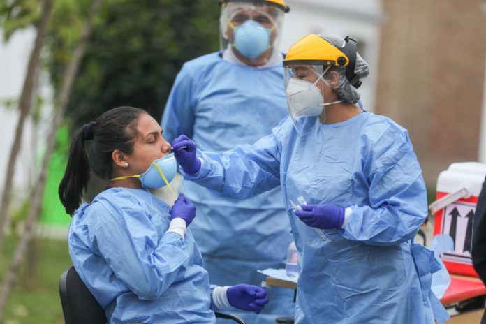 Colegio Químico Farmacéutico avala la vacuna bivalente
