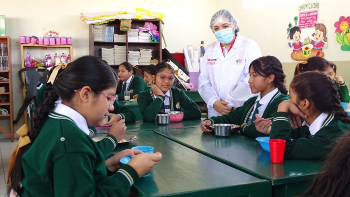 Desayuno a millones de escolares el 2023