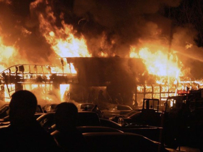 Mueren 39 en incendio en edificio chino