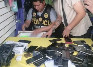 PNP incauta 600 celulares robados en C.C. Unicachi