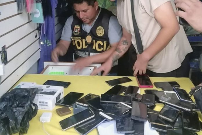 PNP incauta 600 celulares robados en C.C. Unicachi