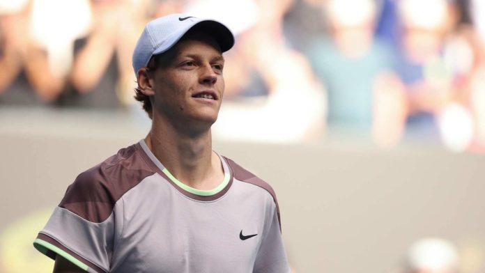 El tenista italiano Sinner protagoniza una remontada ante Medvedev para asegurar la victoria en el Abierto de Australia.