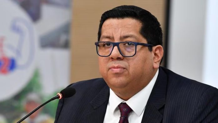 Alex Contreras presentó su renuncia al MEF