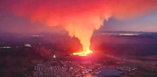 Volcán destruye casas en Islandia Volcán destruye casas en Islandia