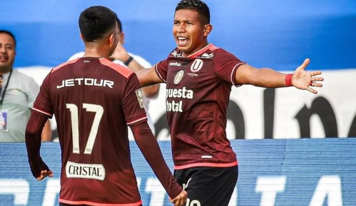 ¡Universitario bailó marinera en Trujillo!