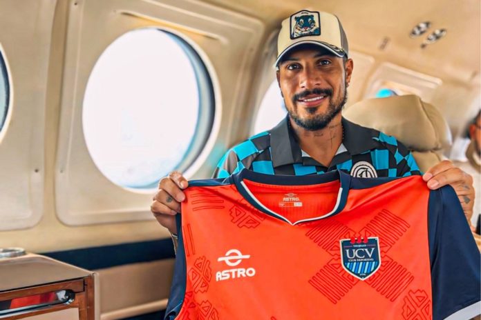 Paolo Guerrero: fiebre de camisetas en Trujillo