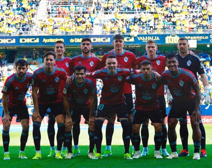 Renato Tapia tuvo que retirarse del partido a los 58 minutos debido a una lesión.