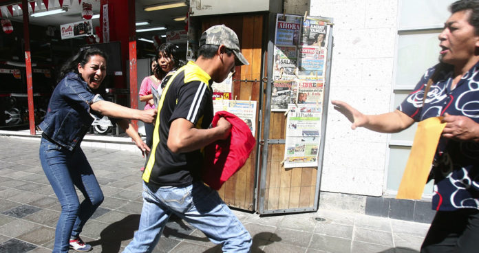 70% de peruanos ya no sale de noche por temor a la delincuencia 70% de peruanos ya no sale de noche por temor a la delincuencia