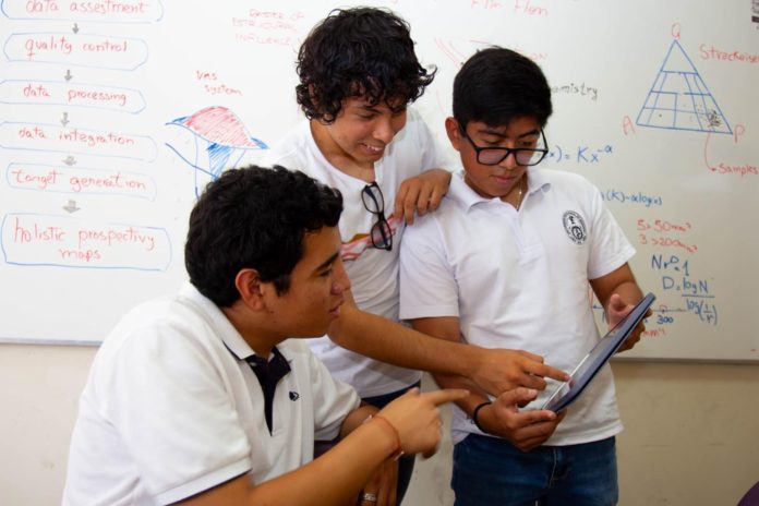Jóvenes talentos peruanos brillan en concurso internacional de geología.