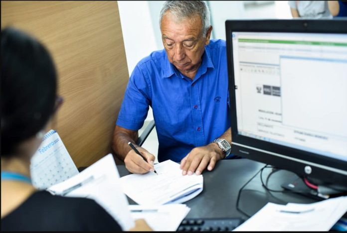 Cómo reclamar si te cobran más en tu recibo de celular