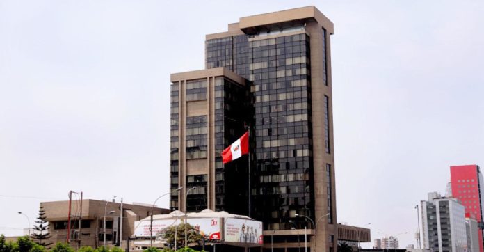 Gobierno busca limpiar la imagen de Petroperú con austeridad