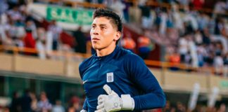 Franco Saravia cometió una grave falta luego de que intentara contrarrestar el ataque de José Rivera.