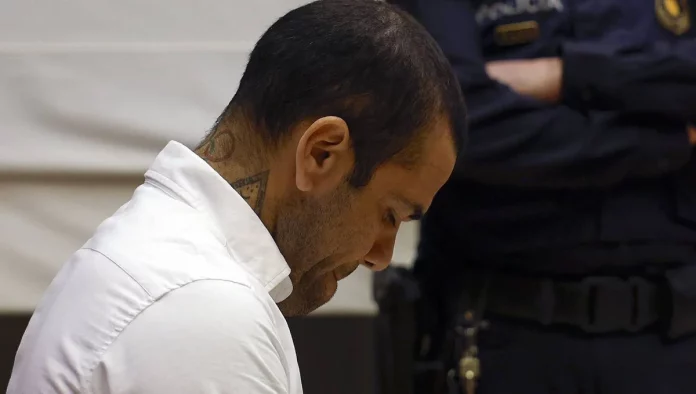 Dani Alves, exjugador de la selección nacional de Brasil, se enfrenta al peor partido de su vida. Dani Alves, exjugador de la selección nacional de Brasil, se enfrenta al peor partido de su vida.