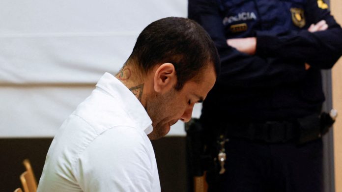 Primeras imágenes de Dani Alves en el juicio por agresión sexual