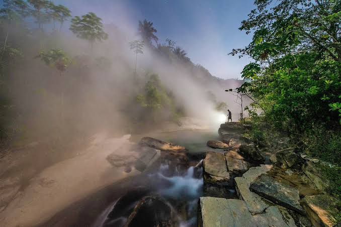 Shanay-Timpishka: El Río ardiente de la amazonía peruana Shanay-Timpishka: El Río ardiente de la amazonía peruana