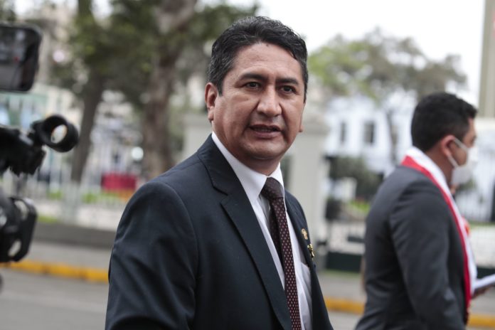 Fiscalía solicita 9 años de prisión para Vladimir Cerrón por caso de resguardo policial