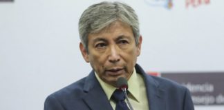 Ministro de Economía advierte riesgos por excesos y estabilidad del país