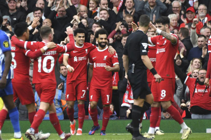 El Liverpool se aferra a la cima de la Premier League con un ajustado triunfo sobre el Brighton. El Liverpool se aferra a la cima de la Premier League con un ajustado triunfo sobre el Brighton.