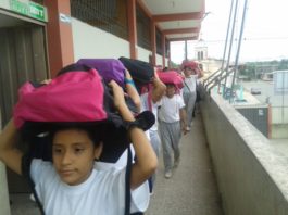 La Odisea de los Escolares en Piura y Loreto: Superando Ríos y Montañas por la Educación