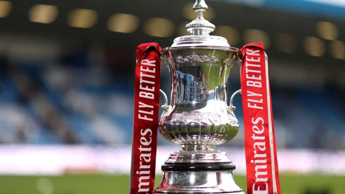 La FA Cup se pone al rojo vivo: Manchester United y Manchester City en busca del título. La FA Cup se pone al rojo vivo: Manchester United y Manchester City en busca del título.