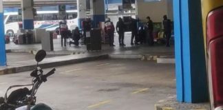 Hombre armado toma como rehenes a 18 pasajeros de un autobús en Río de Janeiro