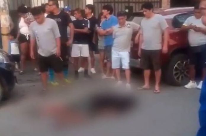 Acribillan a dirigente en su puerta