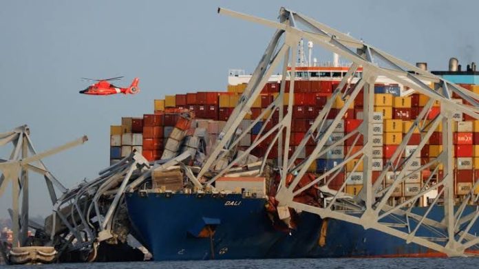 Barco destruye puente Francis Scott Key