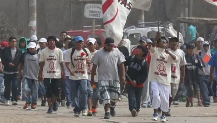 Pelea de barristas de la U y Alianza Lima deja a uno en UCI