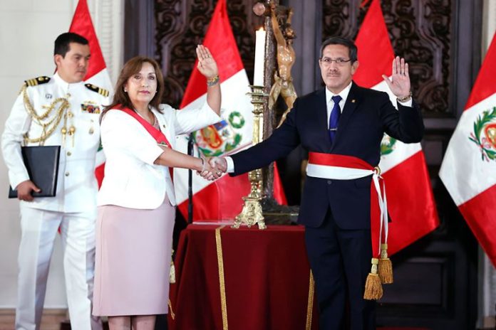 Exministro Chávez Cresta niega que haya contratado a Yaziré Pinedo